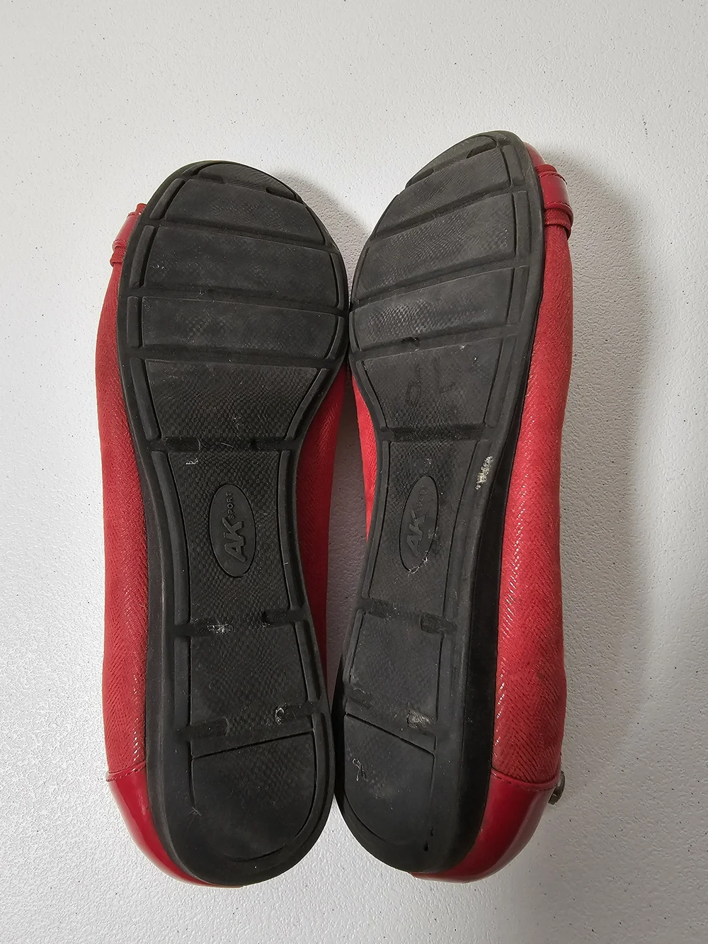 AK Sport Women’s Red Ballet Flat Slip-On Chain Accent Round Toe Comfort 8